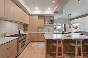 Apartment, 3 Schlafzimmer | Eigene Küche | Wasserkocher mit Kaffee-/Teezubehör, Kühlschrank, Ofen, Toaster