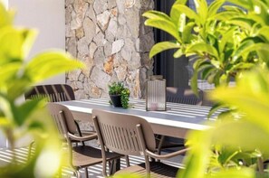 Outdoor dining - Noera Villas | Spacious Three-Bedroom Villa with Private Infinity Pool (Kremasti)