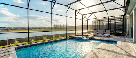 Deluxe-hus - terrasse - udsigt til gårdsplads | Pool | 2 udendørs pools