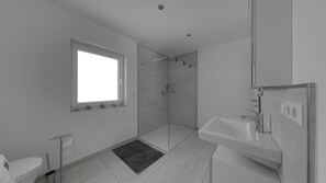 Bathroom - Vrbo Property (Celle)
