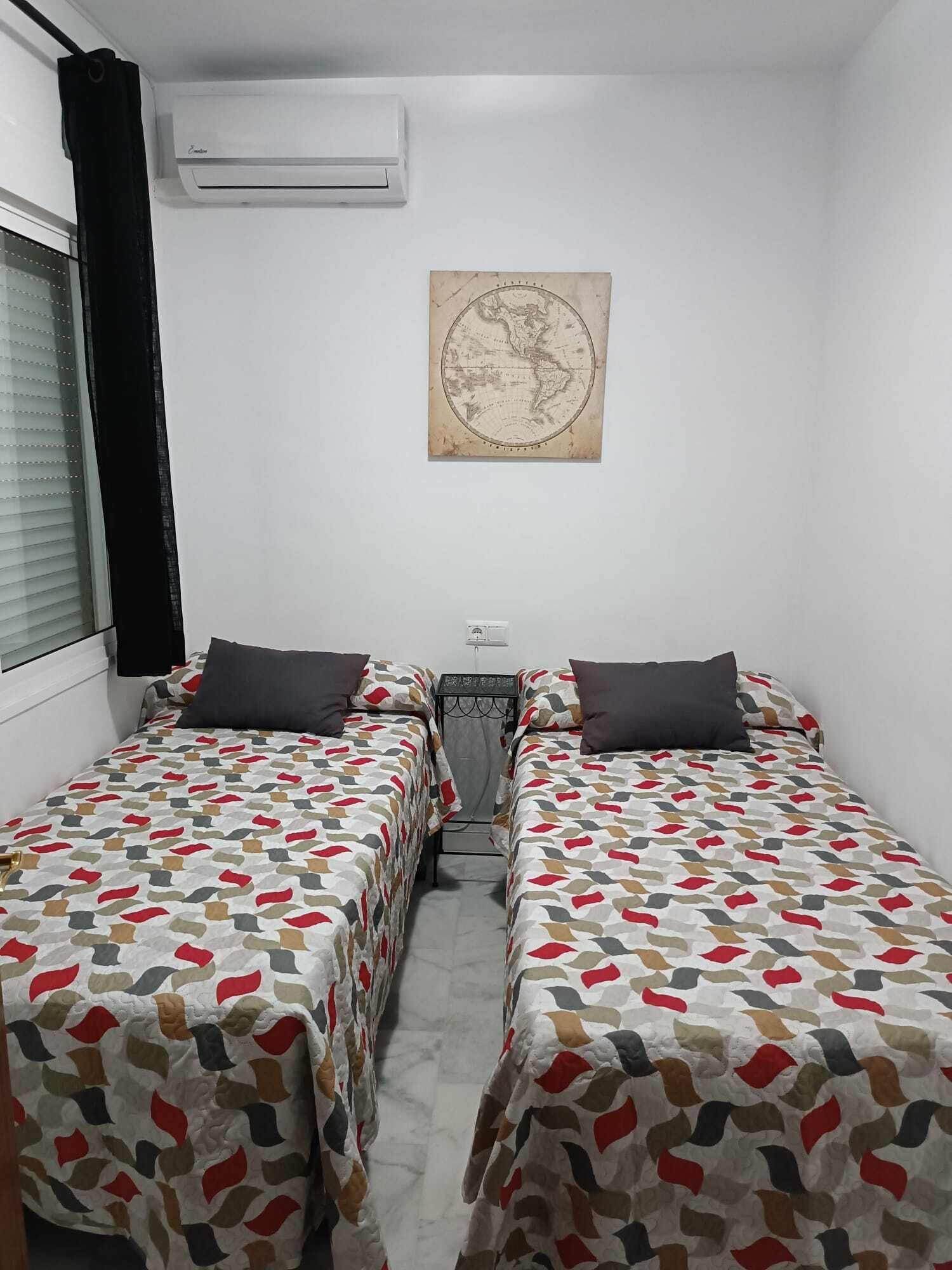 2 slaapkamers, een strijkplank/strijkijzer, beddengoed