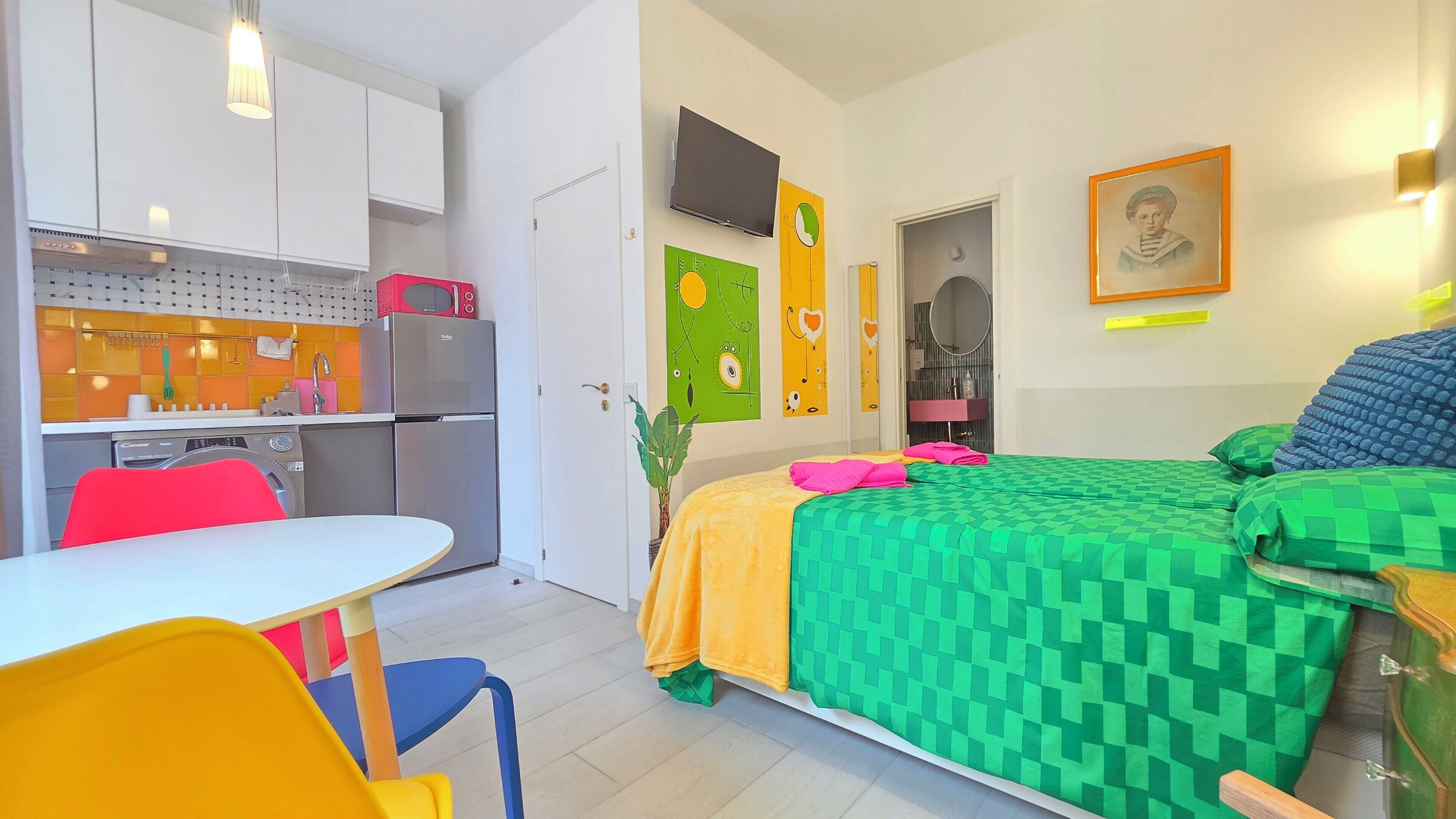 3 bedrooms, iron/ironing board, WiFi (free), bed sheets