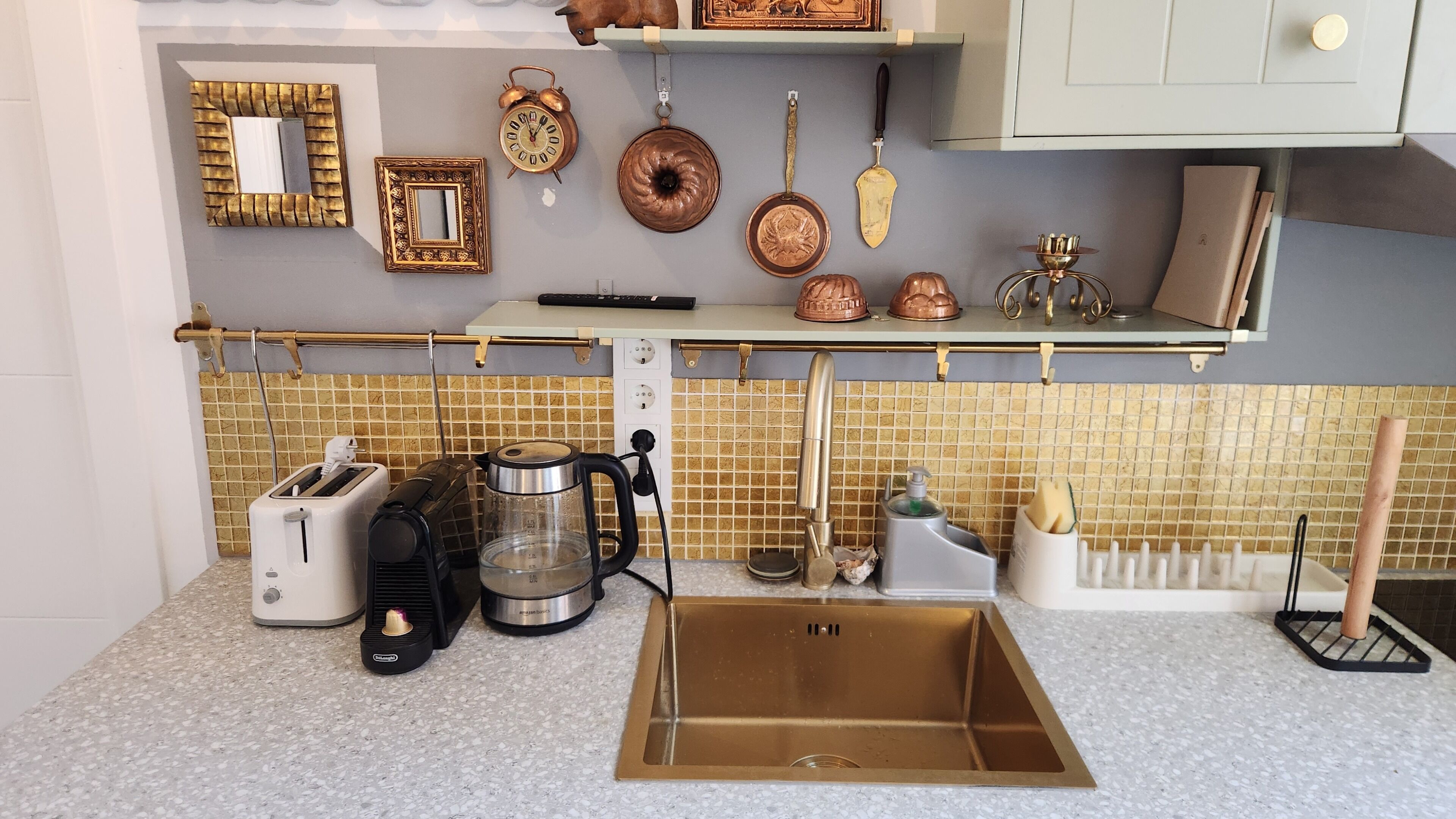 Coffee/tea maker, fridge, microwave, oven