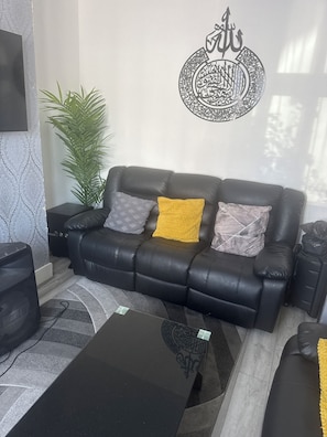 Living area - 3 bedrooms house (London)