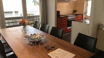 Appartamento, 2 camere da letto, balcone, vista montagna | Pasti