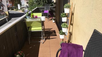 Appartamento, 2 camere da letto, balcone, vista montagna | Ristorazione all'aperto