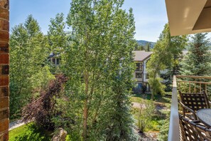 Property grounds - Slope-Side Retreat in the Heart of Steamboat (Steamboat Springs)