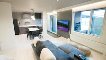 Villa | Iron/ironing board, WiFi (free)