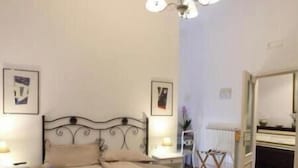 Room - Naples Pietrasanta LT | Double Room in the Historic Center of Naples (Napoli)