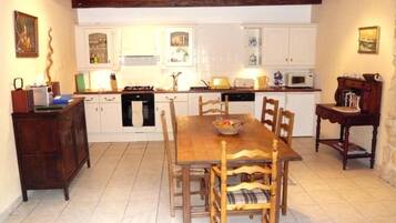 House, Patio, Garden View | Private kitchen