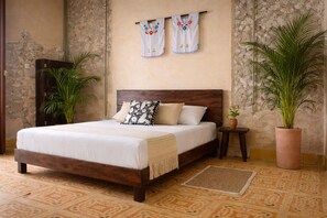 Room - Private Colonial Suite with Separate Entrance | Historic Center (Mérida)