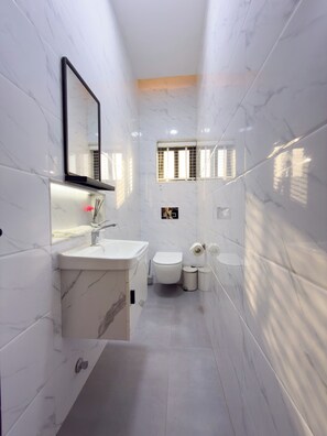 Bathroom - Prestige Apartment at THE HIDDEN DOMUS,Spacious, Safe and Premium (Accra)
