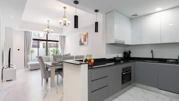 Family Villa, Garden View | Private kitchen