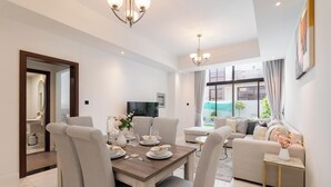 Biệt thự dành cho gia đình, quang cảnh vườn | Khu vực ăn uống tại phòng