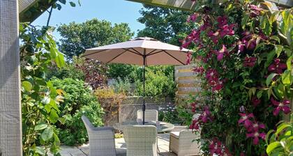 Charming 3 Bedroom Cottage - Garden, Wifi, Parking