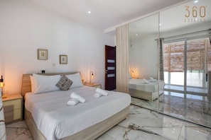 Desk, iron/ironing board, travel cot, WiFi - Central Sliema | 3BR home w/Terrace, Walk to Beach (Tas-Sliema)