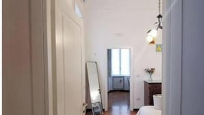 1 bedroom, iron/ironing board, WiFi, bed sheets - Dopica Suite LT: Triple Room with Private Bathroom (Napoli)