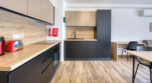 Coffee/tea maker, fridge, microwave, oven - Pietà 1BR home w/ balcony | Near Valletta | WIFI (Tal-Pietà)
