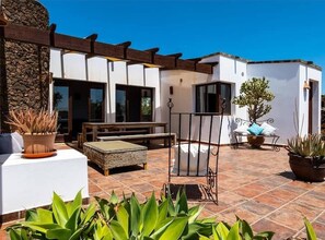 Ferienhaus, 3 Schlafzimmer, eigener Pool | Speisen im Freien