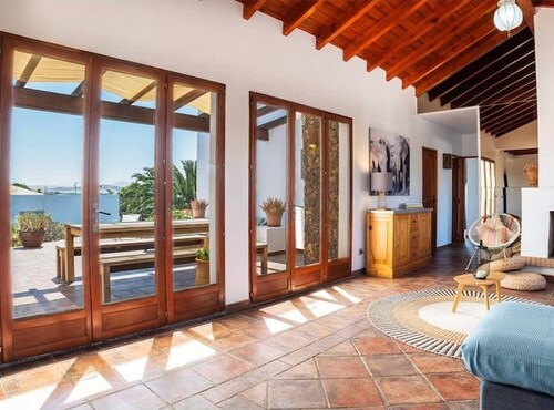 Modern 3-bedroom Villa in Lajares With Private Pool