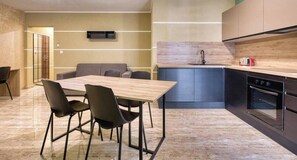 Coffee/tea maker, fridge, microwave, oven - Stylish & Modern 1BR home in Guardamangia w/WIFI (Tal-Pietà)