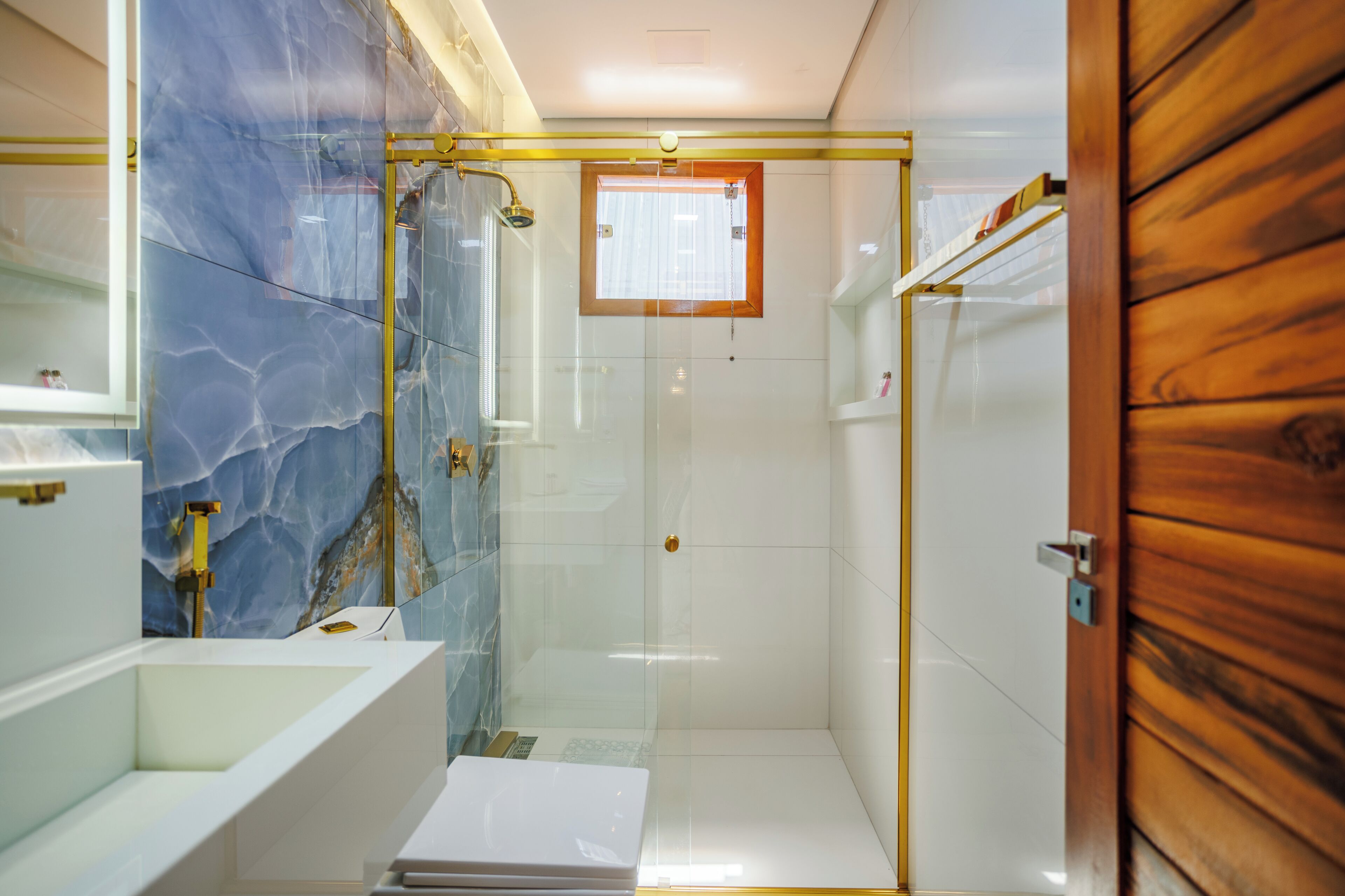 Nhà gỗ Deluxe | Phòng tắm | Buồng tắm vòi sen, máy sấy tóc, khăn tắm, xà phòng 