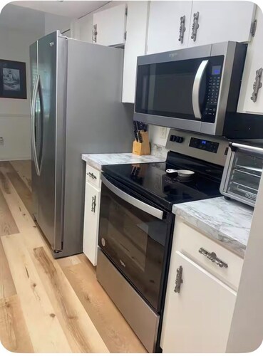 Charming 2-bedroom house with AC in nice Deltona neighborhood. Privacy!