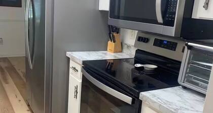 Charming 2-bedroom house with AC in nice Deltona neighborhood. Privacy!