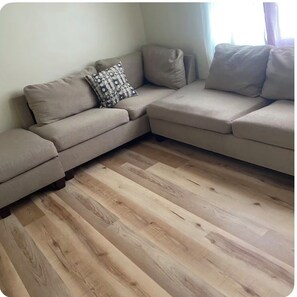 Living area - Charming 2-bedroom house with AC in nice Deltona neighborhood. Privacy! (Deltona)