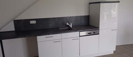 Refrigerador, horno, parrilla de estufa y lavavajillas