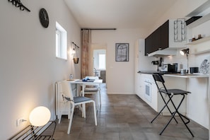 Fridge - GuestHost - Modern Balcony Apartment Near the City Center (Catania)