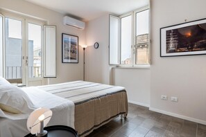 Iron/ironing board - GuestHost - Modern Balcony Apartment Near the City Center (Catania)