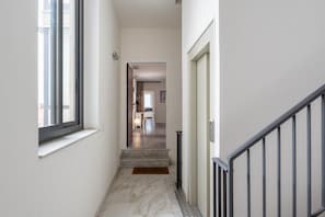 Interior - GuestHost - Modern Balcony Apartment Near the City Center (Catania)