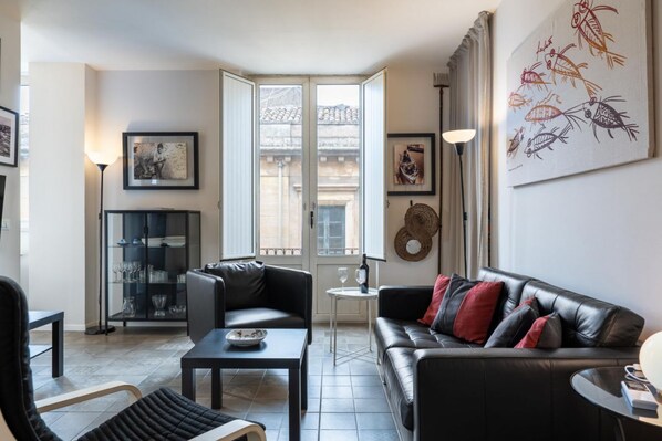 Living area - GuestHost - Modern Balcony Apartment Near the City Center (Catania)