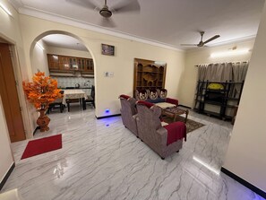 Smart TV - Eden Gardens Home Stay (Coimbatore)