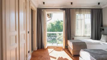 Double or Twin Room, Balcony, Courtyard View | Free minibar, desk, laptop workspace, soundproofing