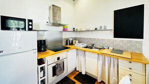 Coffee/tea maker, fridge, microwave, oven - Bright city centre apartment - 3 guests (Fouras)