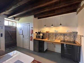 Private kitchen - Family cottage, pets allowed - stay in Auvergne (Saint-Palais (Allier))
