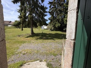 Property grounds - Family cottage, pets allowed - stay in Auvergne (Saint-Palais (Allier))