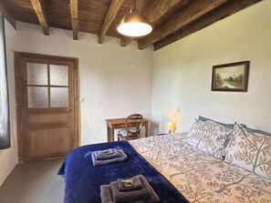 Room - Family cottage, pets allowed - stay in Auvergne (Saint-Palais (Allier))