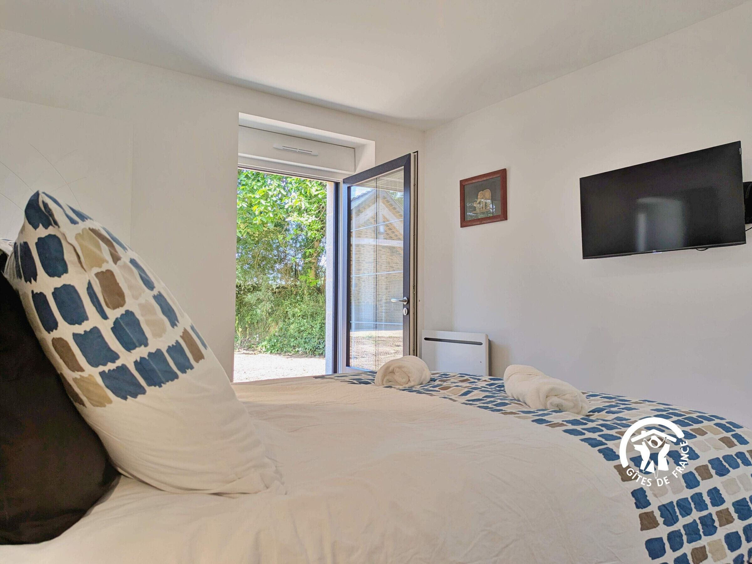 Free WiFi, bed sheets