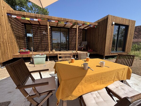 Outdoor dining - Lodge with pets, aircon - 6 guests (Verneix)