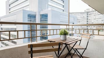 Appartement Familial, balcon, vue ville | Restauration extérieure