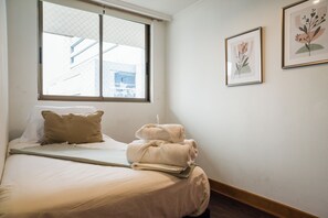 Family Apartment, Balcony, City View | Seterika/papan seterika, Wi-fi percuma 