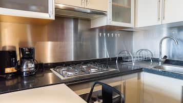 Family Apartment, Balcony, City View | Dapur peribadi