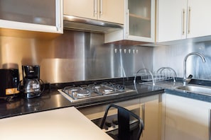 Family Apartment, Balcony, City View | Dapur peribadi