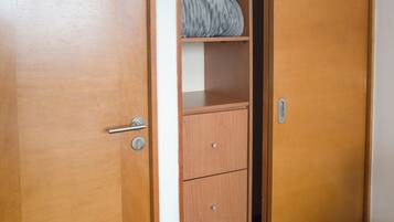 Family Apartment, Balcony, City View | Bahagian dalam