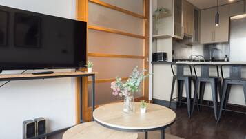 Family Apartment, Balcony, City View | Private kitchen