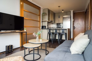 Family Apartment, Balcony, City View | Ruang tamu