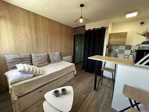 Room - Renovated studio - 2 guests (Saint-Jean-de-Monts)